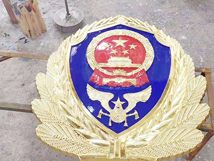 消防徽製作中的金屬與塑料選擇